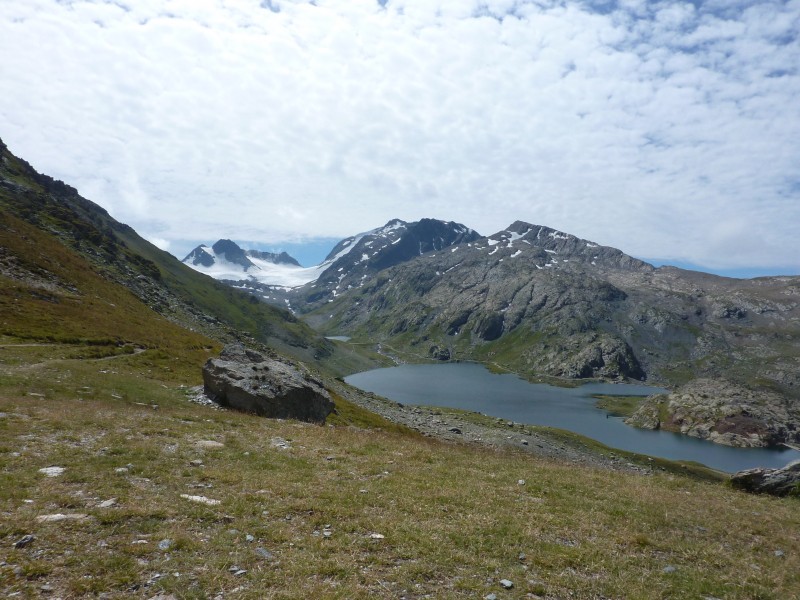 #6 Lacs et glacier : Sous un ciel se moutonnant Lacs et glacier : Sous un ciel se moutonnant