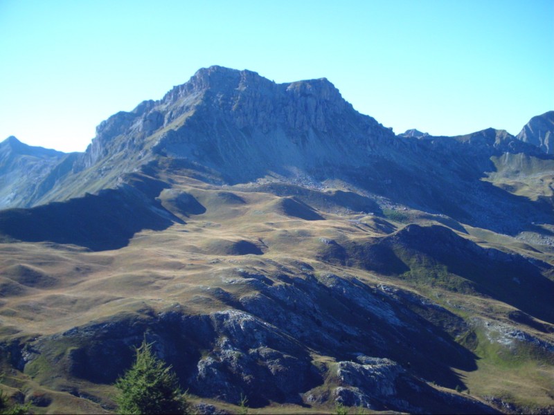 #2 Col des Rougnous : Vue sur la crête de la Gardette (à gauche) Col des Rougnous : Vue sur la crête de la Gardette (à gauche)
