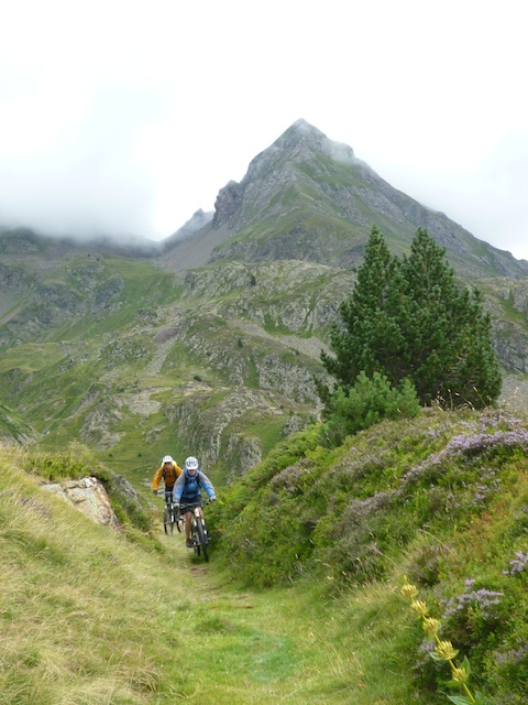 #5 Hourquette d Hourquette d'Arre : Au loin, le col.