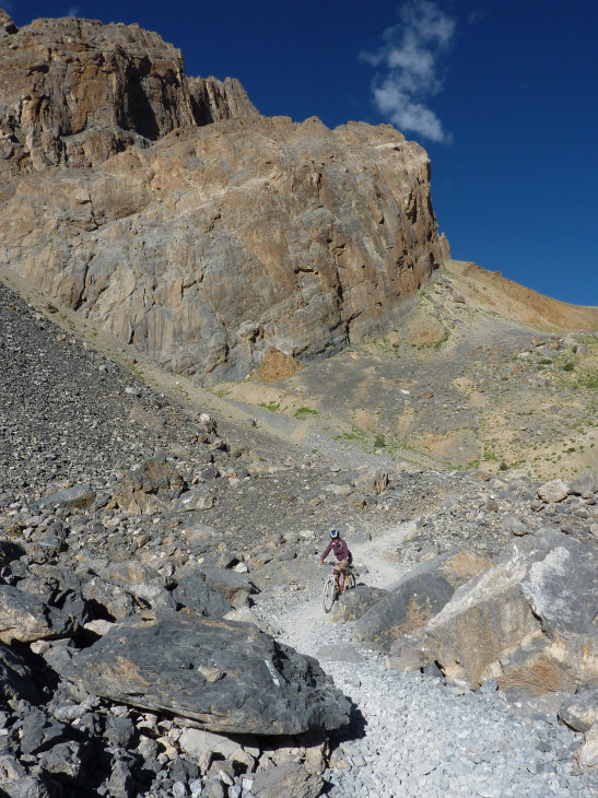 Ladakh : arrivée à Lingshed sur le vélo