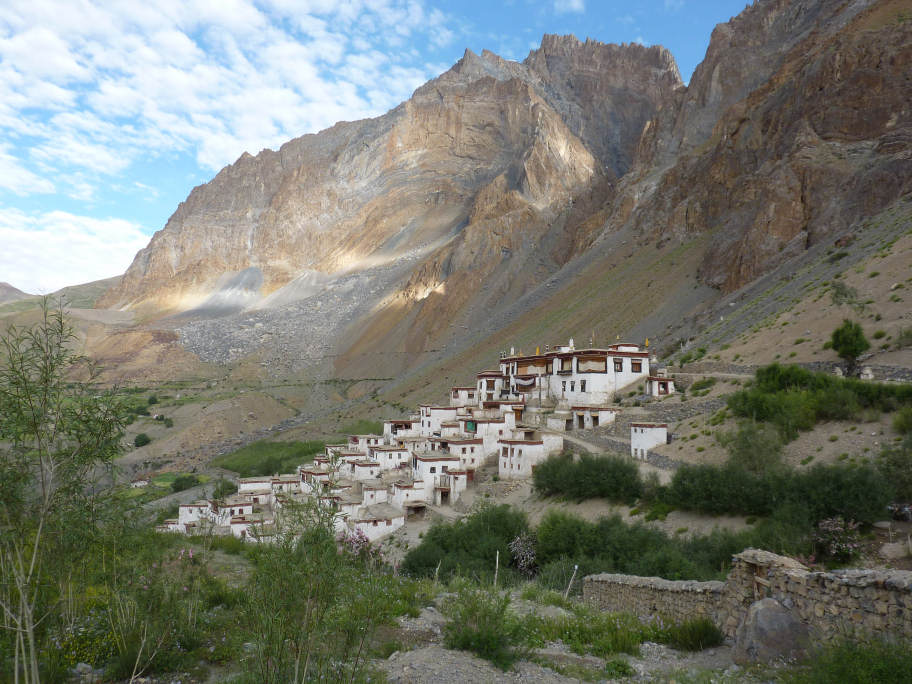 #22 Lingshed (Ladakh) : Le monastère de Lingshed (4000 m): 30 moines, pas de pistes, 3 jours de sentiers au plus rapide... Lingshed (Ladakh) : Le monastère de Lingshed (4000 m): 30 moines, pas de pistes, 3 jours de sentiers au plus rapide...