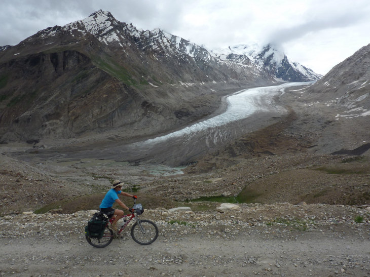 Pensi La : Un beau glacier avant le Pensi La (4405 m)