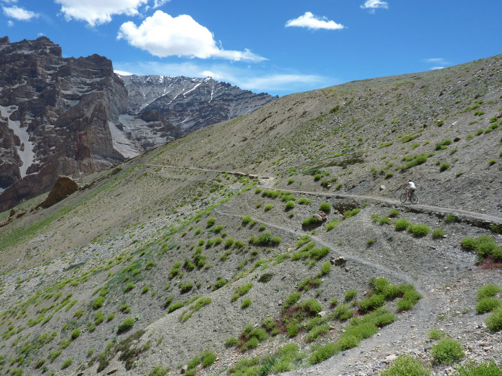 #18 beau sentier roulant (ladakh) : beau sentier roulant avant le Kiupa La(Ladakh) beau sentier roulant (ladakh) : beau sentier roulant avant le Kiupa La(Ladakh)