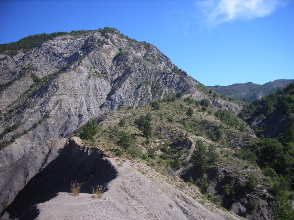 #5 Le sommet du jour : et le sentier en crête. Le sommet du jour : et le sentier en crête.