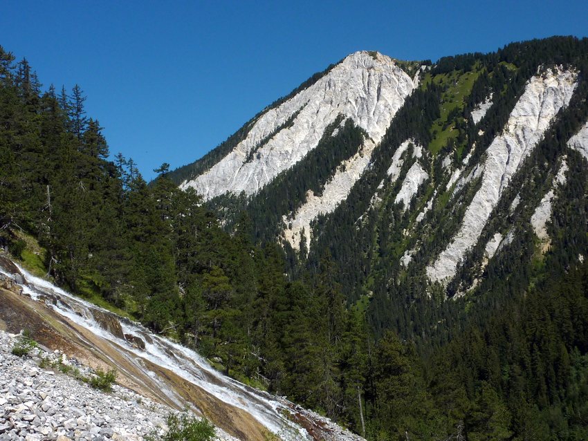 #1 Dent du Villard : Cascade sur tufs Dent du Villard : Cascade sur tufs