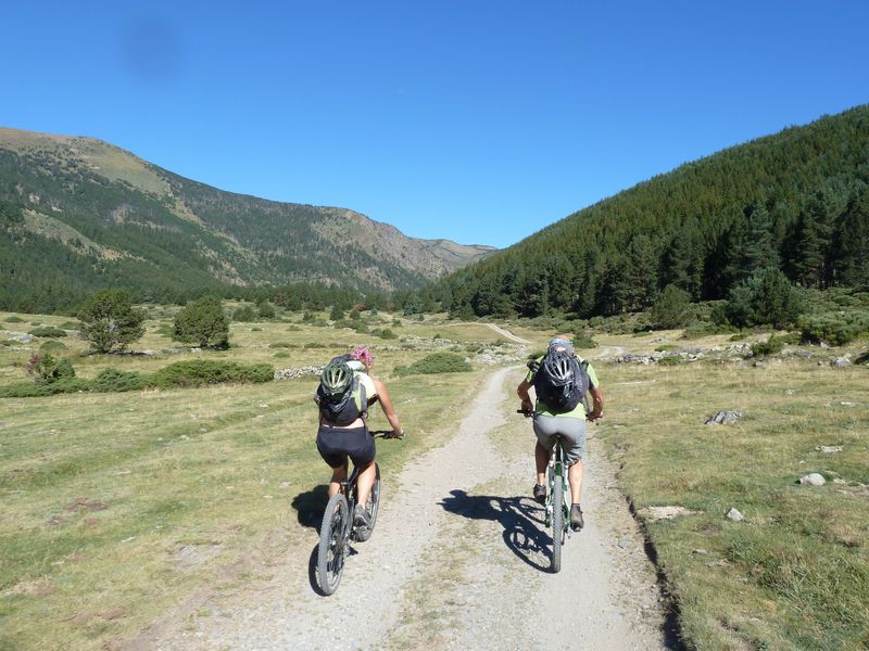 #1 Vallée de la Lladura : Montée dans un vallon parallèle et calme Vallée de la Lladura : Montée dans un vallon parallèle et calme
