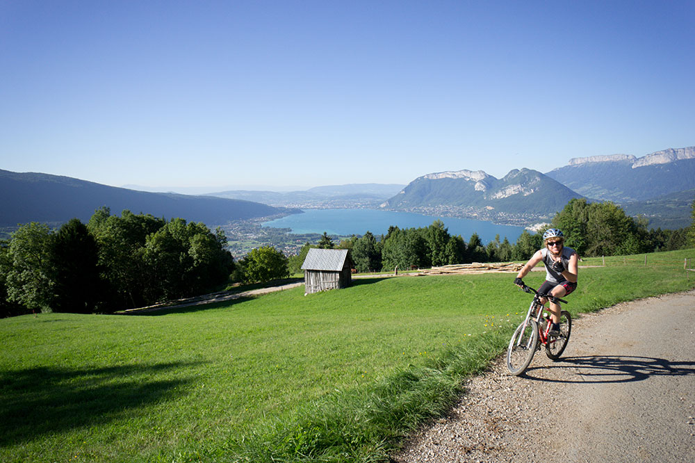 #1 Route forestière de la Magne : vue sur le grand lac Route forestière de la Magne : vue sur le grand lac