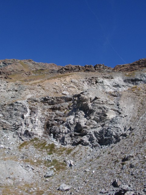 #3 Les mines d Les mines d'amiante : Pour un hommage aux Queyrassins qui ont travaillé ici dans des conditions difficiles et à ceux qui ont respiré des fibres d'amiante dans les vallées