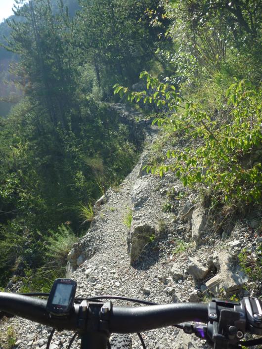 #1 Cime du Bosc : Plusieurs passages expo quand meme dans la descente de la Cime du Bosc Cime du Bosc : Plusieurs passages expo quand meme dans la descente de la Cime du Bosc