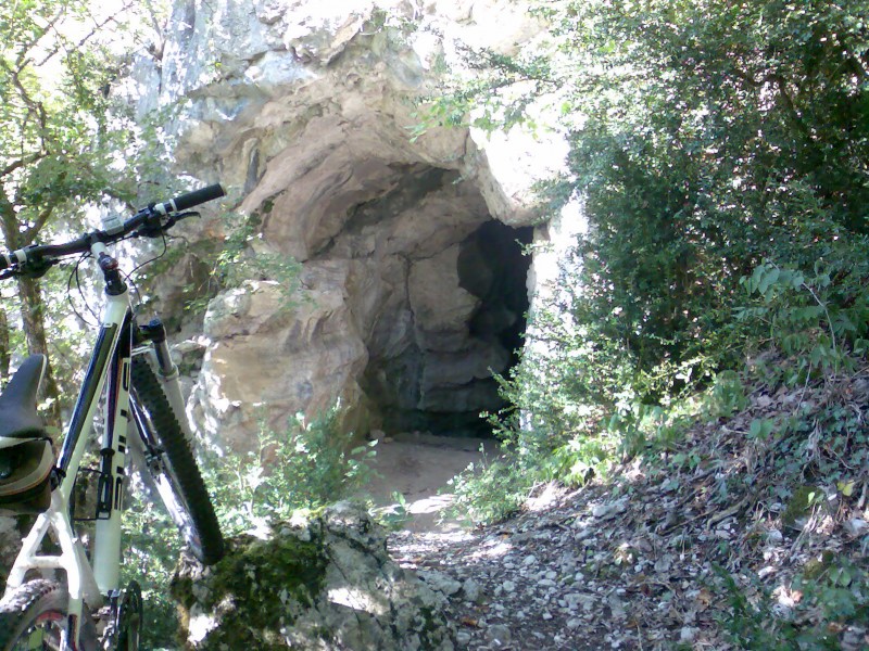 Roc De Tormery : La fameuse Grotte de l'Hermite, c'est après la galère...!