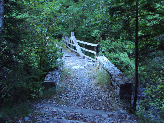 #1 pont de la serra : le pont est pourri par l pont de la serra : le pont est pourri par l'humidité