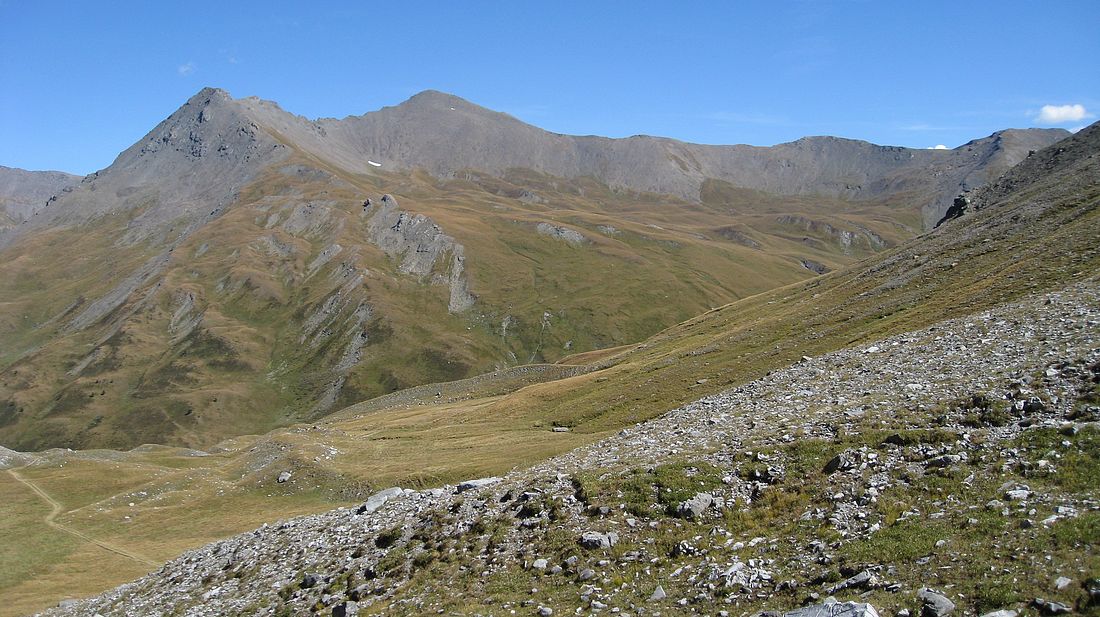 #18 Petit Rochebrune : et sa crête vus en remontant au col des Marsailles Petit Rochebrune : et sa crête vus en remontant au col des Marsailles