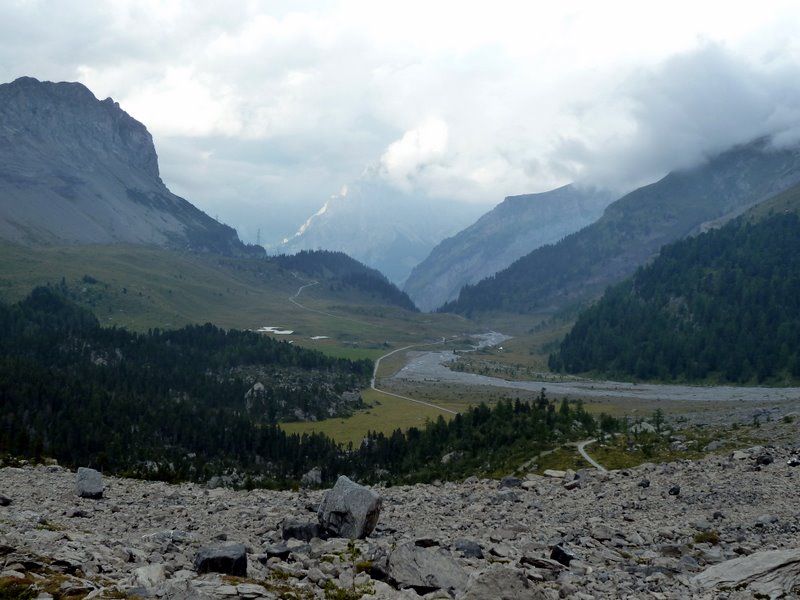 #13 Gemmipass : Vue sur le Kandertal au fond Gemmipass : Vue sur le Kandertal au fond