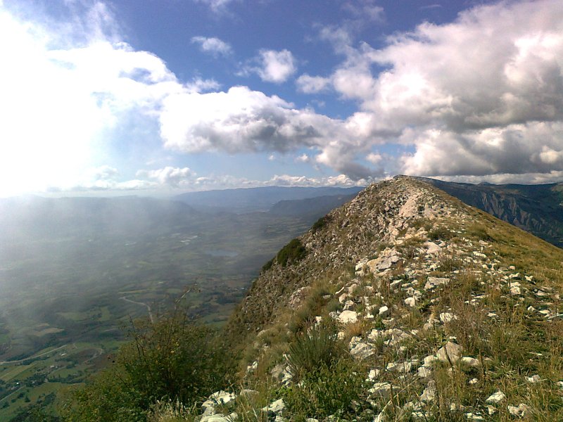 #1 Sommet du Cuchon : Belles ambiances avec de petites fumerolles venant lécher la face Est de la montagne. Sommet du Cuchon : Belles ambiances avec de petites fumerolles venant lécher la face Est de la montagne.