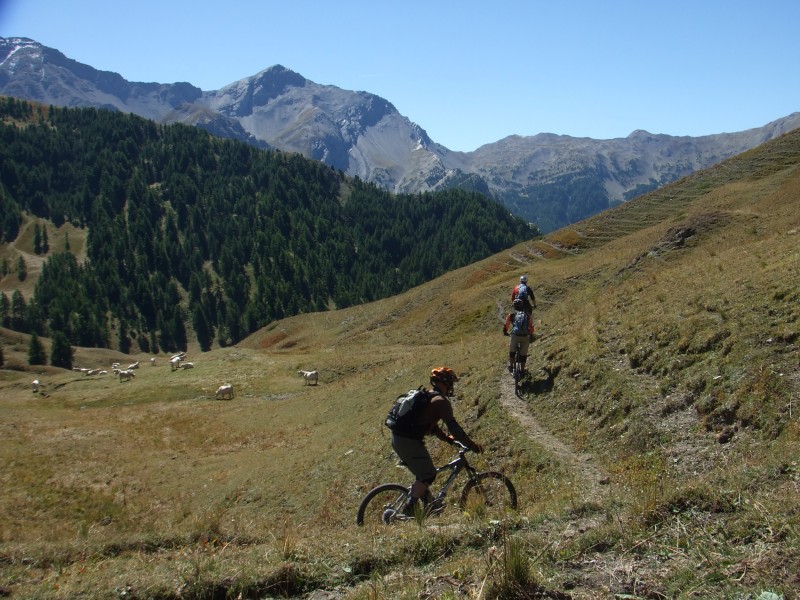 #1 Chérine : En partant du col pour la première descente Chérine : En partant du col pour la première descente