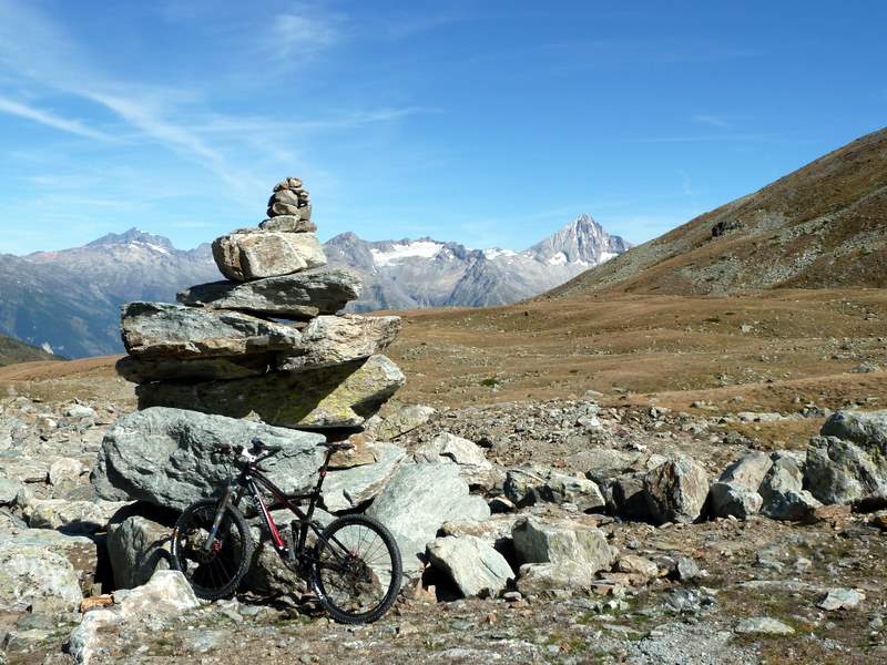 #1 Ginals : Cairn monumental dans le vallon de Ginals Ginals : Cairn monumental dans le vallon de Ginals
