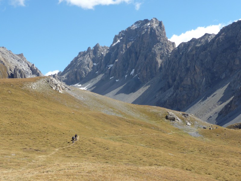 #3 Debut de la descente : Ca roule sous le col des Monges direction Saretto Debut de la descente : Ca roule sous le col des Monges direction Saretto