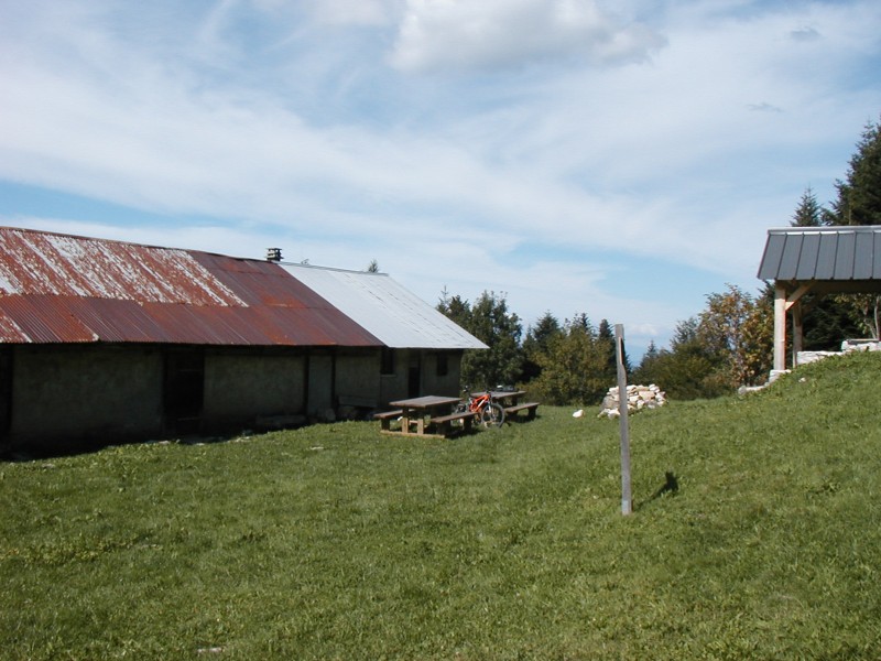 #5 Le chalet du troussier : Le coin peut être sympa pour un repas ou une nuit en refuge Le chalet du troussier : Le coin peut être sympa pour un repas ou une nuit en refuge