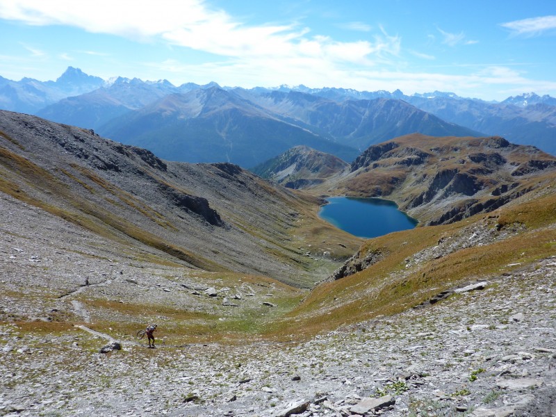 #5 Col 2830 m : Portage alors que la verdure disparait Col 2830 m : Portage alors que la verdure disparait