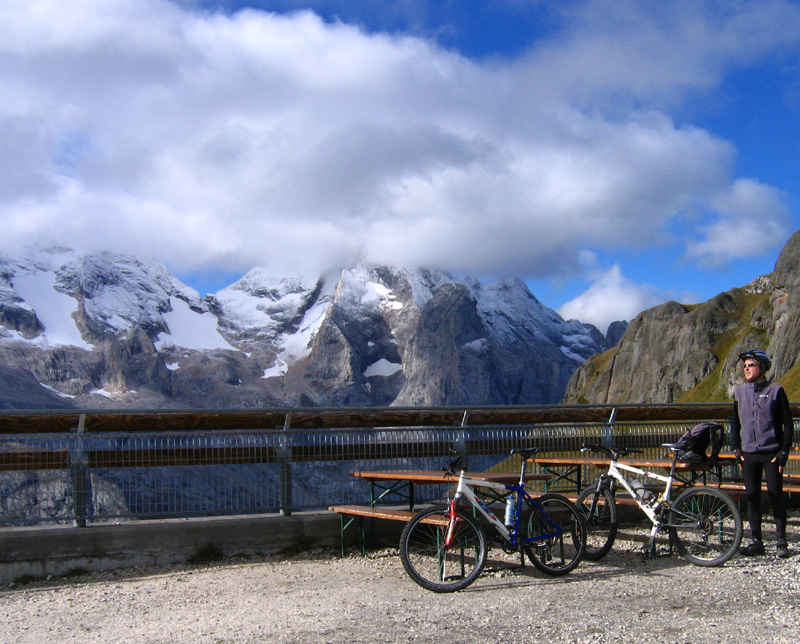 Porta Vescovo (2478m) : Ambiance glaciaire (de Septembre) et on va vite se mettre en route