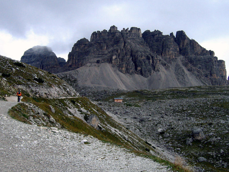 Croda Passaporto : Bébert en direction du Rifugio Lavaredo sur la Via 101