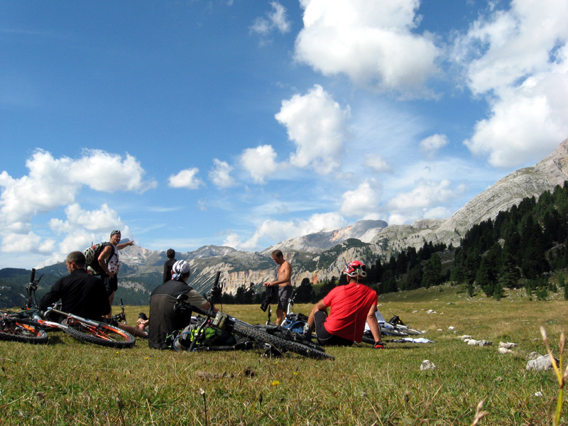 Le ded pointe... : ... le col de demain (Forcella Riciogogn) et ça rigole pas!