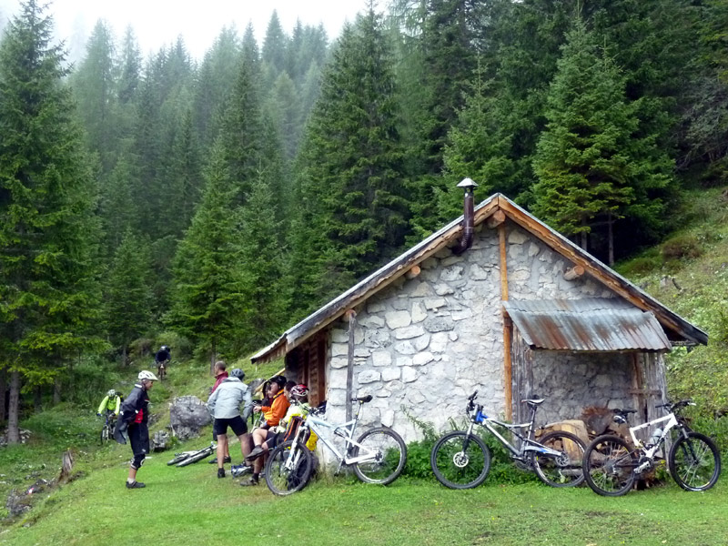 Val de Cengia : Petite halte groupir car le sentier est bien sélectif et parfois fourbe