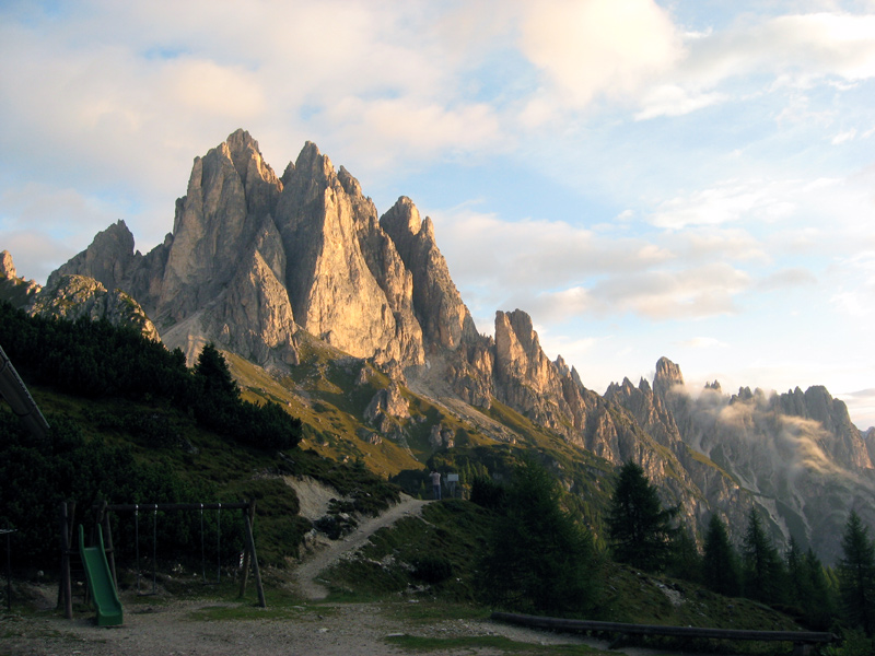 Croda de Cianpoduro : Le Forcella Maraia se trouve au bout de l'échancrure de droite!