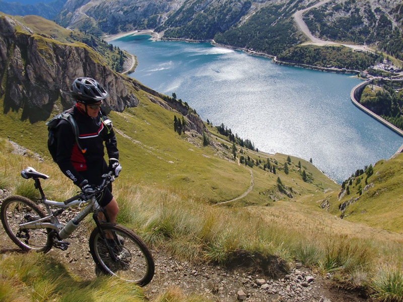 Lac de Fedaia : Gilles arrive à la salle à manger