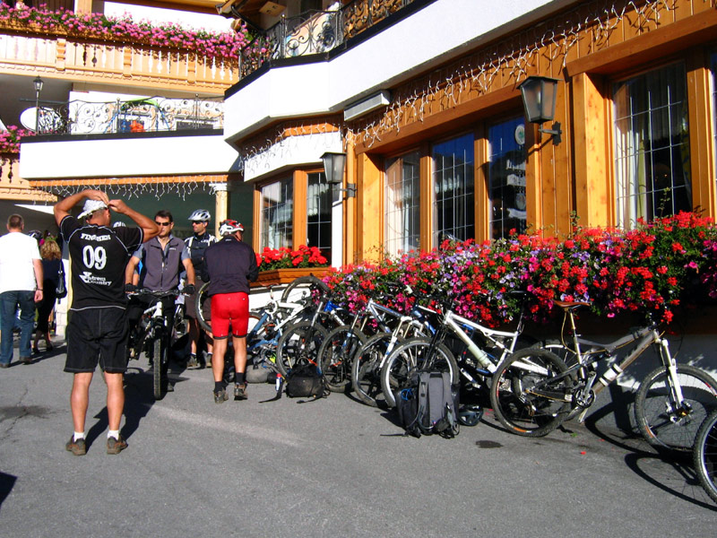 J7 - Hotel Olympia Arabba : Dernier jour de Raid et retour sur Fiames. Pas trop d'affolement dans le timing car on ne prend les voitures que le lendemain pour Grenoble