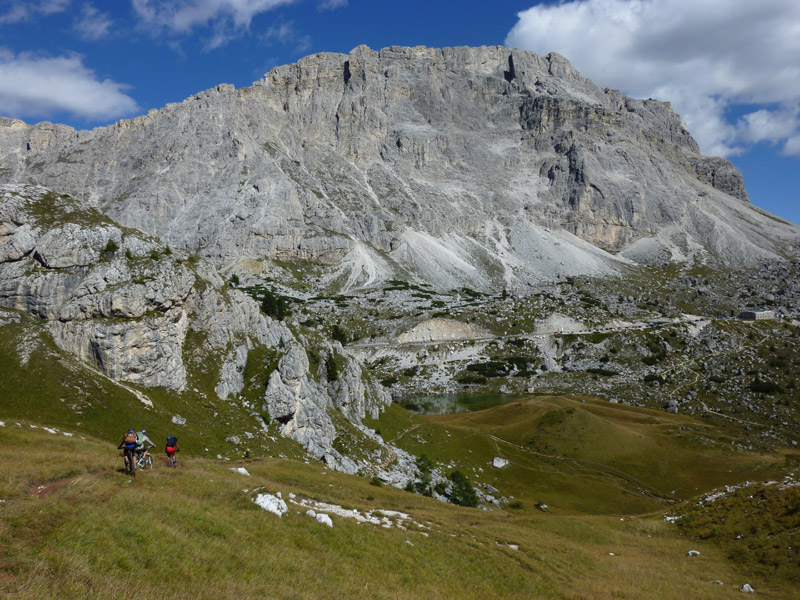 Via 24 : Descente vers le Passo di Valparola