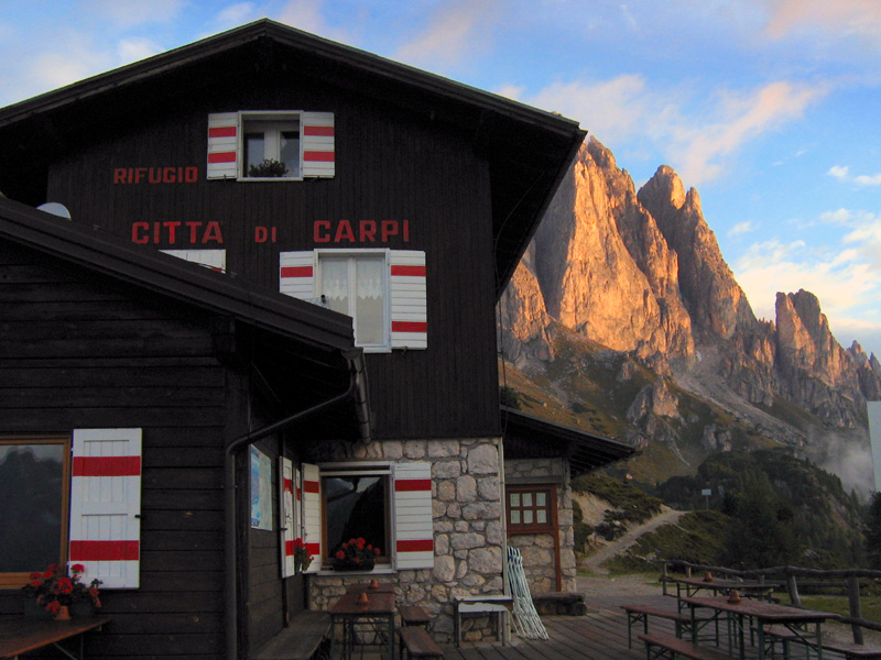 #57 J4 - Rifugio Citta di Carpi : Nettement plus esthètique au petit matin que la veille J4 - Rifugio Citta di Carpi : Nettement plus esthètique au petit matin que la veille