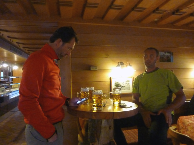 #70 Utia Pralongia : Bières, SMS et Christophe, fin prêt pour la clache techniche ;) Utia Pralongia : Bières, SMS et Christophe, fin prêt pour la clache techniche ;)