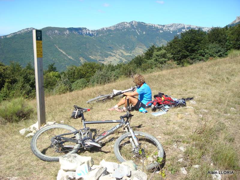 #8 Tête de la dame : Départ pour la descente vers Les Glovins Tête de la dame : Départ pour la descente vers Les Glovins