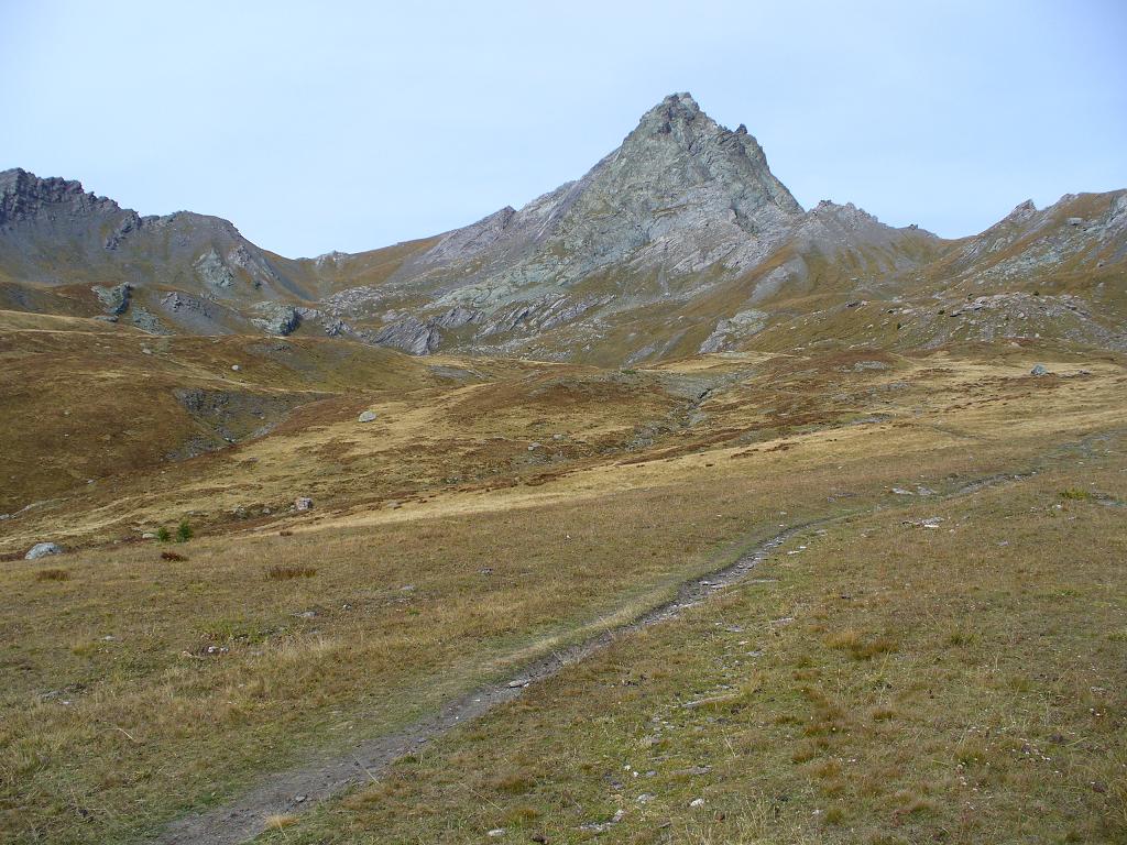 #22 Descente : A gauche le col et au premier plan le début de l Descente : A gauche le col et au premier plan le début de l'autoroute