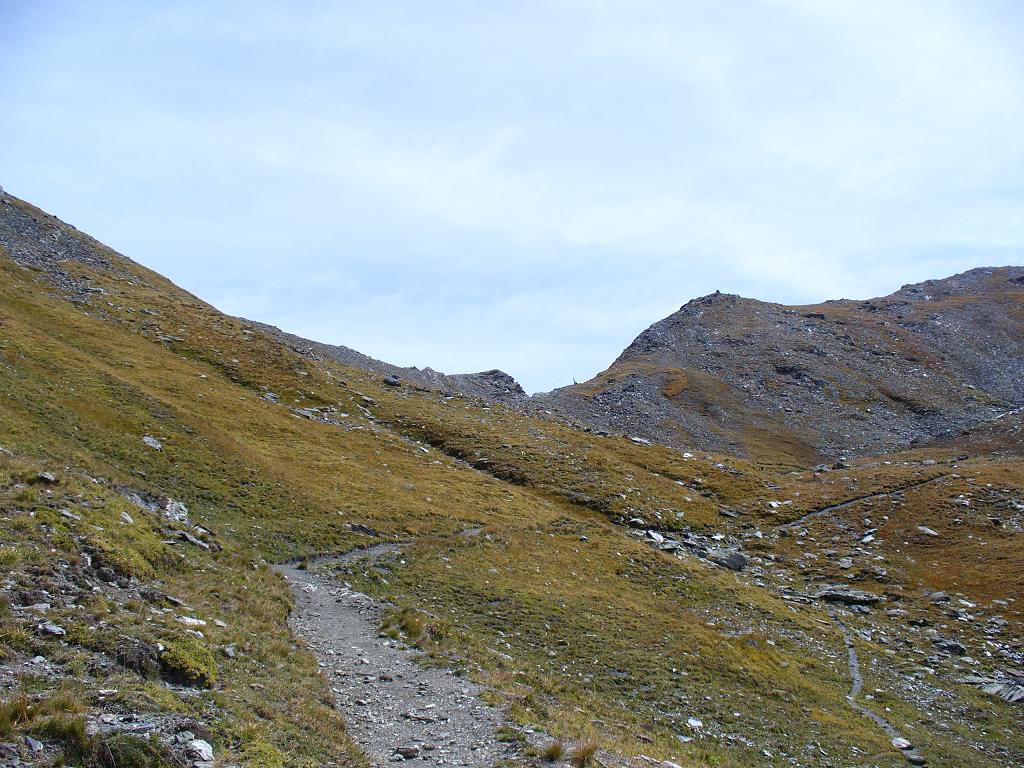 Montée : Sentier devenant bien raide et on aperçoit le col