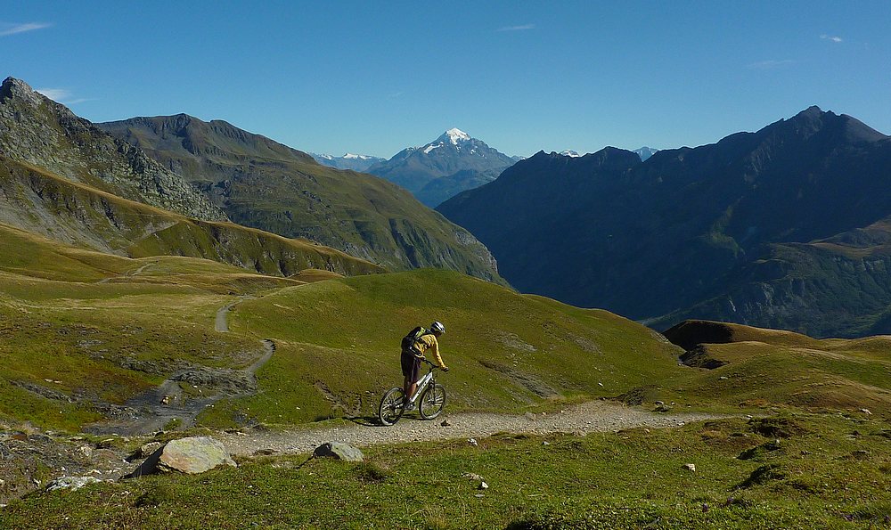 Vallée des Chapieux : Descente sur le Chapieux face au  Mt Pourri