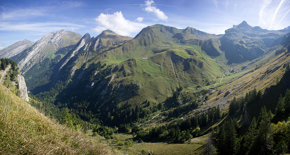 #1 Arrivée à sur le Freu : On voit bien la piste qui monte à l Arrivée à sur le Freu : On voit bien la piste qui monte à l'Aulp du Fier