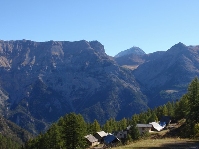 #2 Chalets de Granon : devant le Chaberton Chalets de Granon : devant le Chaberton