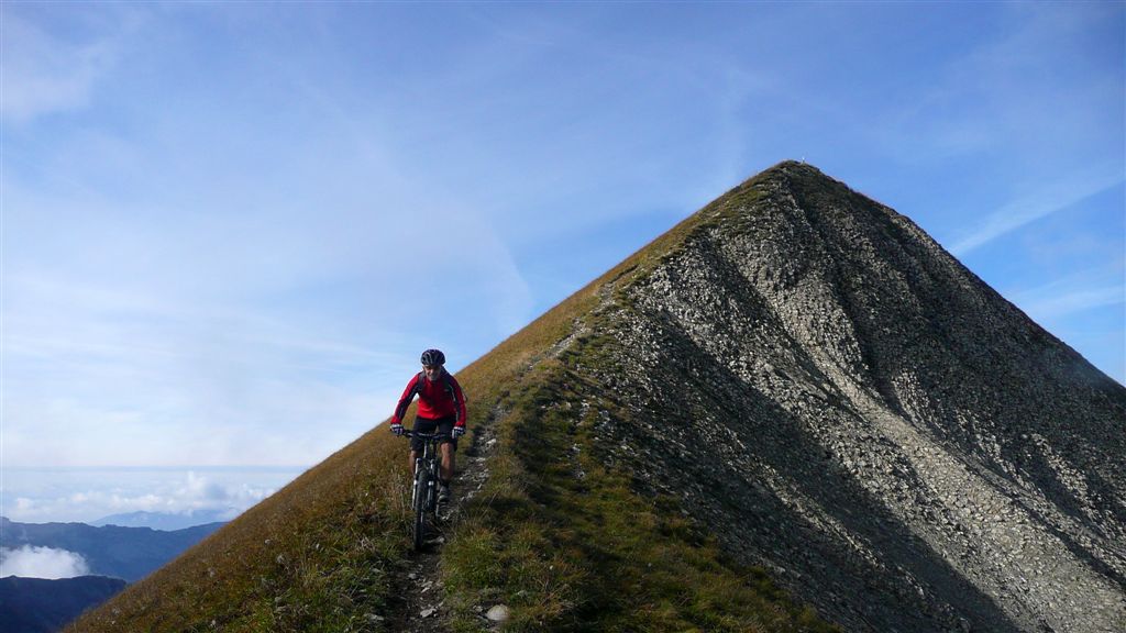 #12 Début de l Début de l'arête : raide et expo derrière Jérôme