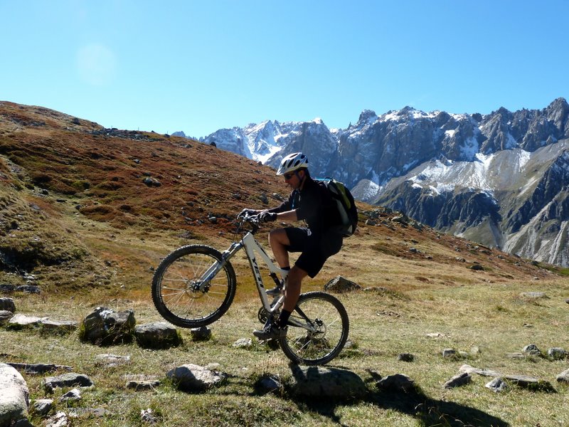 Pas des Griffes : Montée au Pas des Griffes intégralement sur la roue arrière pour Etienne