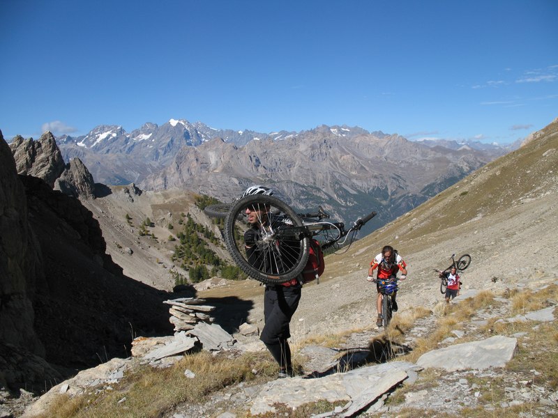 chacun sa montée : sur fond d'Ecrins