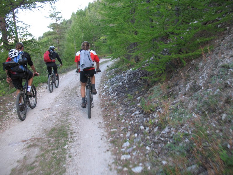 montée froide à l'ombre : L-Ric derrière avec ces gros rouleurs :)