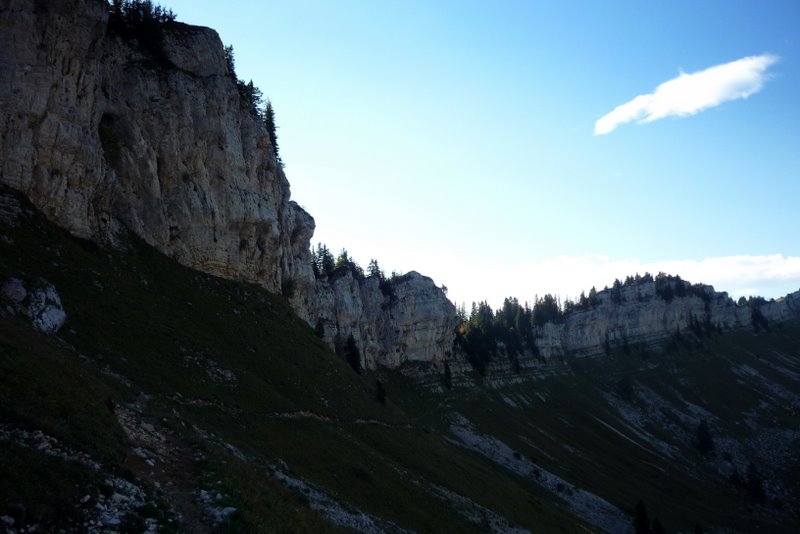 Balcon : Traversée montante pour Hurtières pour éviter du D+. Pas sûr de gagner du temps car c'est étroit et gazeux.