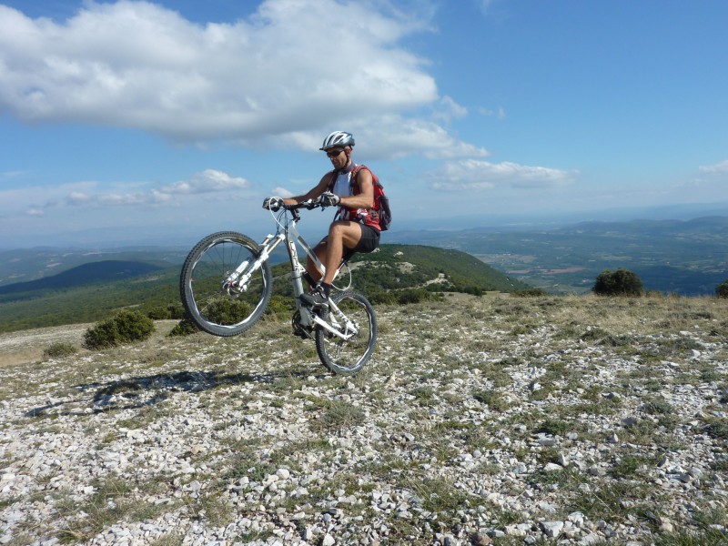 Les enfants s'amusent : sur les crêtes du luberon