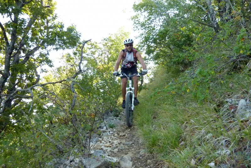 Pas large le sentier : gaffe aux écarts !