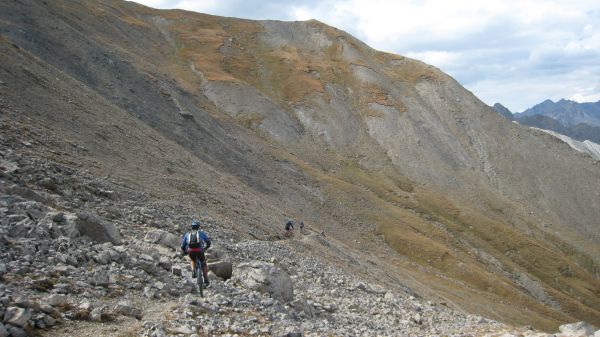 Départ du col du Grand Pré : Un peu fuyante la trace sur les 50 premiers mètres