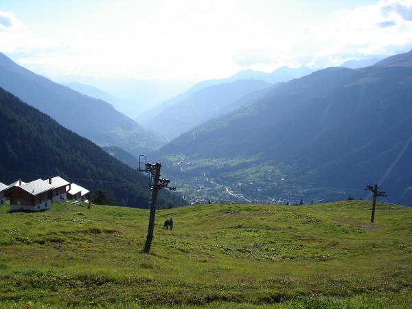 Pause apéro : Deuxième pause avec vue sur la haute vallée du Rhône (vallée de Conches ou Goms en Allemand)