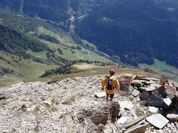#10 Vue sur Fäld : Vue plogeante sur Fäld depuis le Chrlis Fülhorn Vue sur Fäld : Vue plogeante sur Fäld depuis le Chrlis Fülhorn