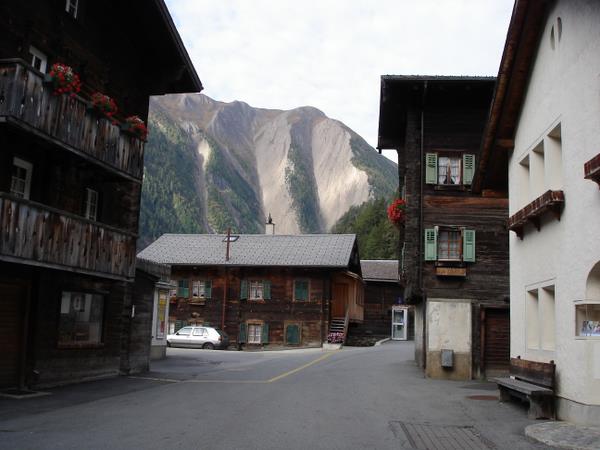 #1 Village de Binn : Village de Binn et les beaux couloirs du Breithorn à parcourir en d Village de Binn : Village de Binn et les beaux couloirs du Breithorn à parcourir en d'autres saisons et avec d'autres ustensiles.